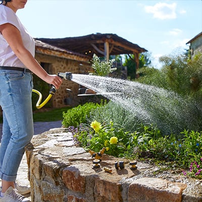 découvrez nos conseils et astuces pour une irrigation de jardin efficace. apprenez à choisir le système adapté, à optimiser l'arrosage et à préserver l'eau pour un jardin en pleine santé.