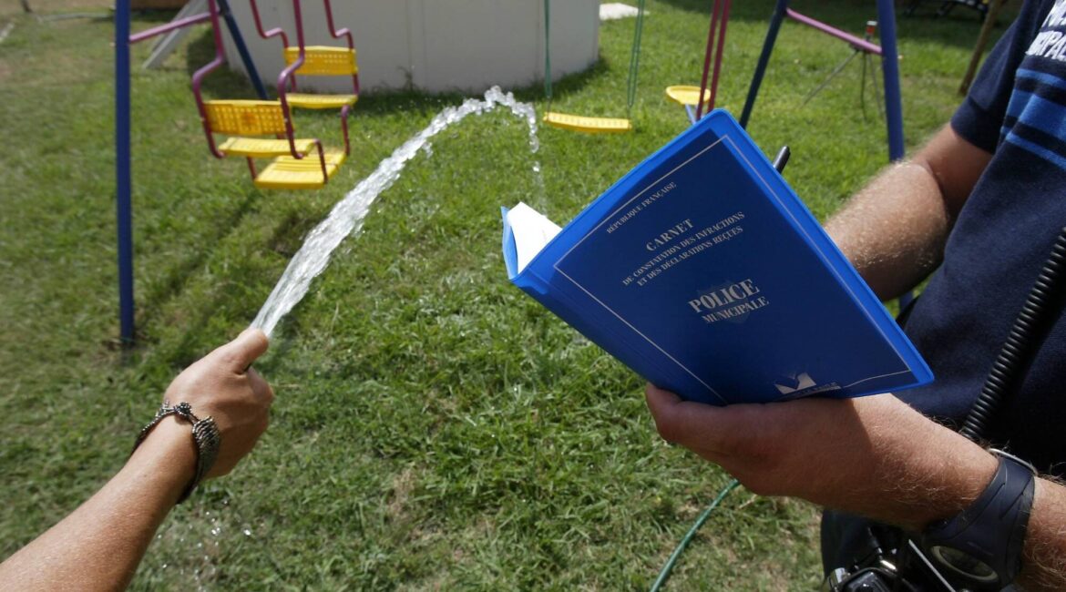 découvrez les différentes limitations d'eau, leurs impacts sur l'environnement et la société, ainsi que les solutions pour une gestion durable des ressources hydriques.