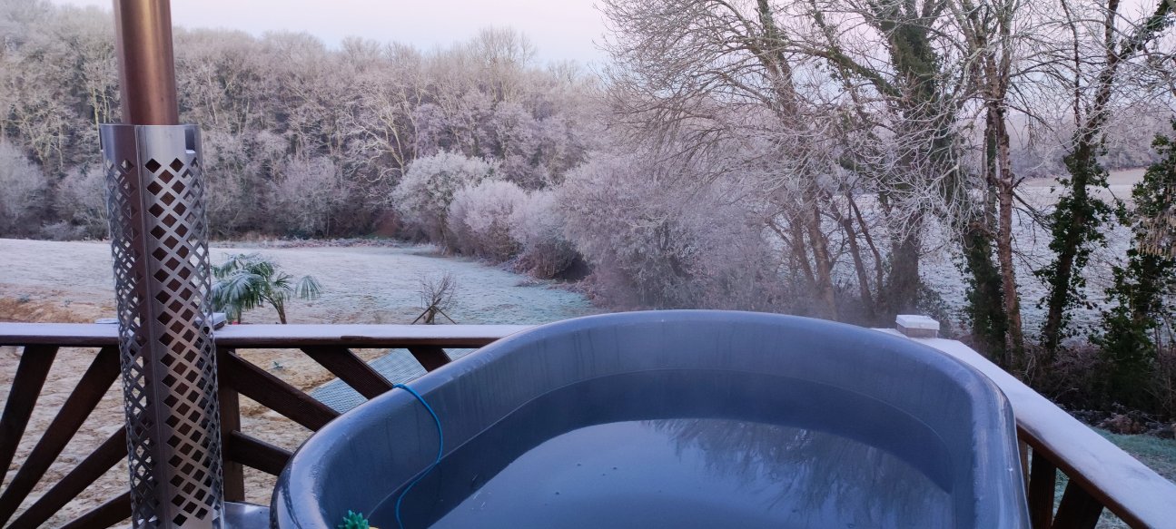 découvrez le plaisir d'un bain nordique dans votre jardin. transformez votre espace extérieur en un havre de détente avec nos conseils d'aménagement, d'entretien et de choix d'équipements pour profiter pleinement de moments de relaxation en plein air.