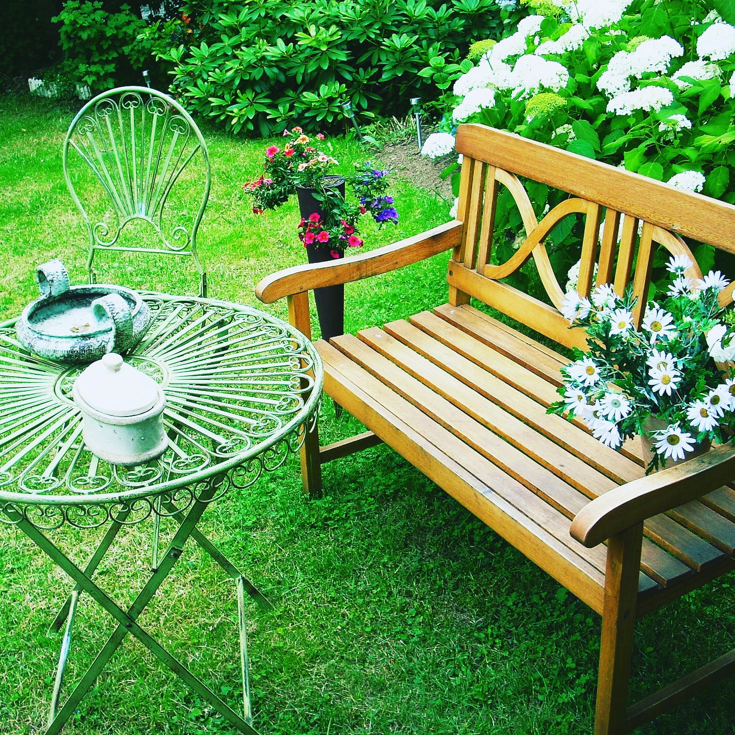 dĂ©couvrez l'harmonie entre jardinage et bien-ĂȘtre. apprenez des techniques de jardinage apaisantes qui nourrissent votre esprit tout en embellissant votre espace extĂ©rieur.