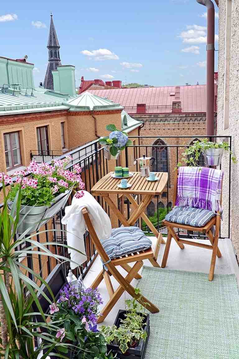 découvrez les meilleures plantes pour égayer votre balcon ensoleillé. profitez de conseils d'experts sur le choix des variétés, l'entretien et l'aménagement pour créer un espace fleuri et vibrant sous les rayons du soleil.