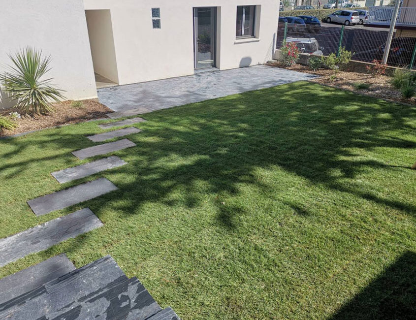 découvrez l'importance de l'arrosage essentiel pour vos massifs floraux. apprenez les meilleures techniques d'irrigation pour garantir la santé et la beauté de vos plantes tout en optimisant la consommation d'eau.