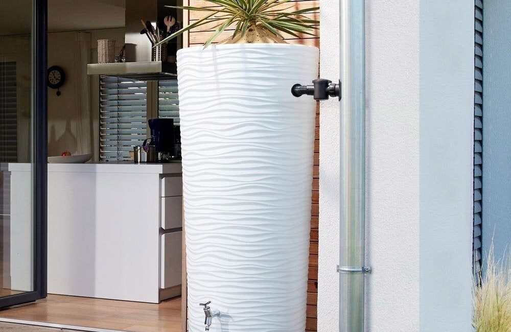 découvrez comment utiliser un récupérateur d'eau pour votre jardin afin d'optimiser l'arrosage, économiser de l'eau et favoriser un jardinage durable. apprenez les meilleures techniques et conseils pour récolter efficacement l'eau de pluie.