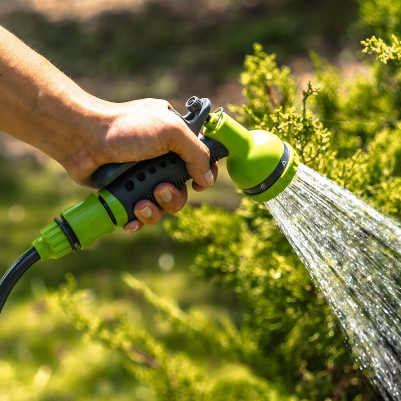 découvrez les erreurs courantes d'arrosage qui peuvent nuire à la santé de vos plantes. apprenez comment optimiser votre irrigation pour garantir une croissance saine et florissante.