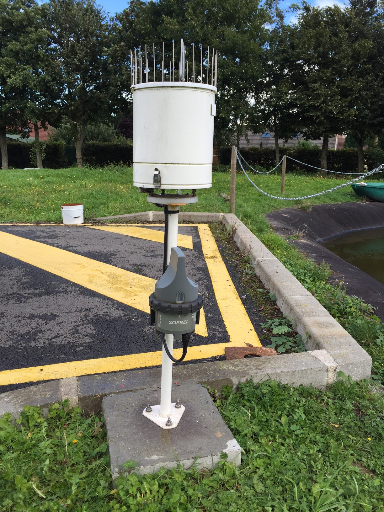 découvrez le pluviomètre zigbee, un capteur intelligent pour mesurer avec précision les précipitations et surveiller la météo à distance via votre maison connectée. compatibilité avec les systèmes domotiques zigbee.