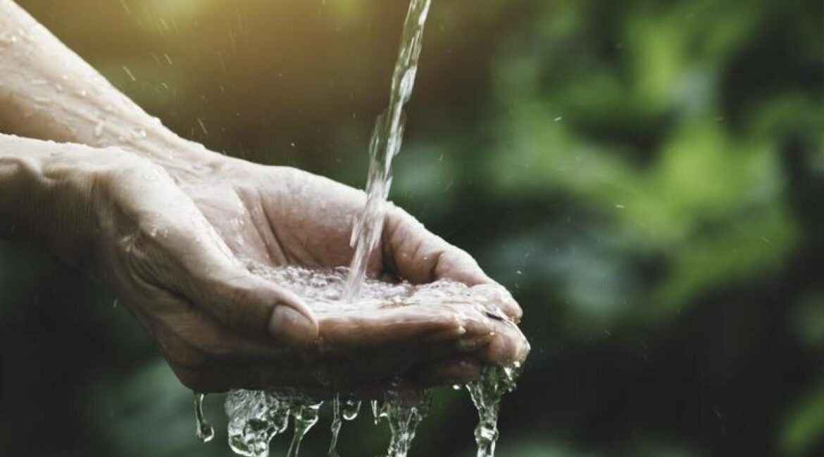 découvrez les restrictions essentielles mises en place pour préserver l'eau et protéger cette ressource précieuse pour les générations futures.