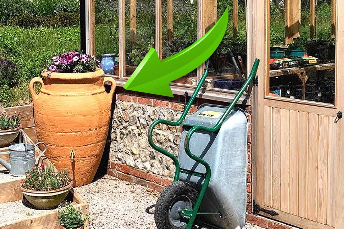 découvrez des astuces pratiques pour camoufler discrètement votre récupérateur d'eau au jardin et préserver l'esthétique de votre espace vert.