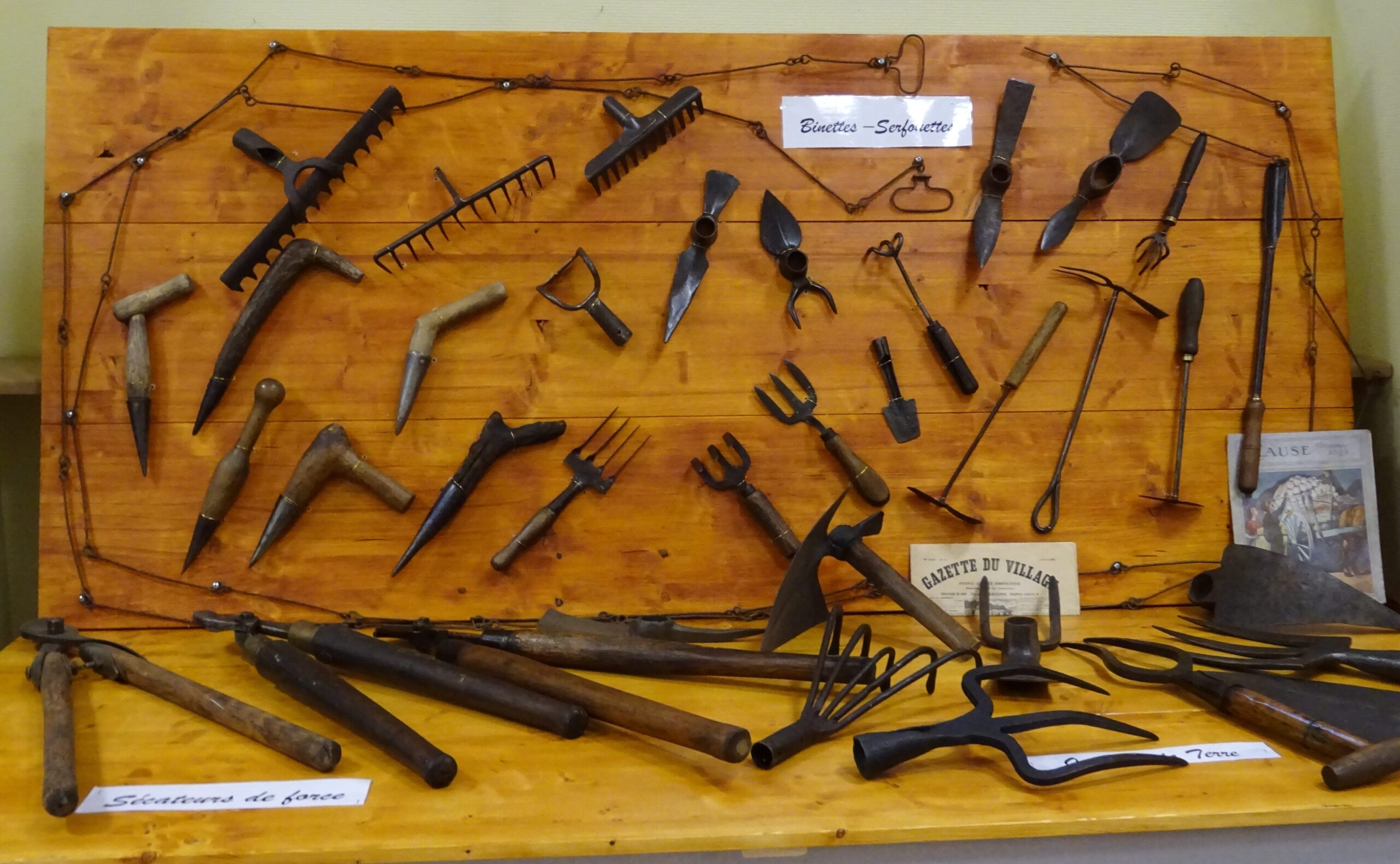 découvrez georges de chainaz-les-frasses et son broyeur, l'outil indispensable pour entretenir votre jardin efficacement et facilement.